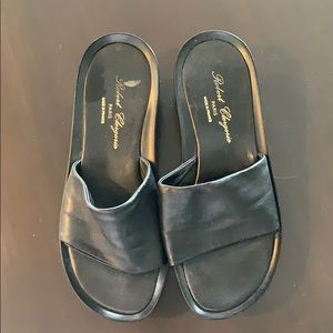 Robert Clergerie Black cushioned slides